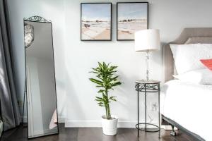 Φωτογραφία από το άλμπουμ του Downtown 1 Bedroom Water View Condo στο Βανκούβερ