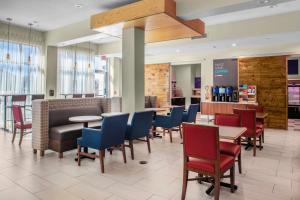 Restaurace v ubytování Holiday Inn Express & Suites Leander by IHG
