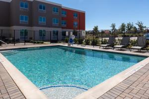 Bazén v ubytování Holiday Inn Express & Suites Leander by IHG nebo v jeho okolí