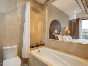 Ένα μπάνιο στο Cove Tevana +16 φωτογραφίες