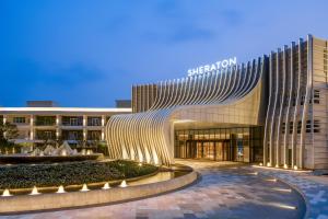 a building with two fountains in front of it at Sheraton Beihai Resort in Beihai