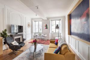 a living room with a couch and chairs and a fireplace at Le Pop'Appart - Au cœur du centre historique in Rennes +4 photos