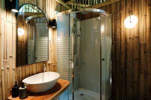 Ένα μπάνιο στο Treehouse de Valentine