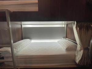 Ein Bett oder Betten in einem Zimmer der Unterkunft Comfort Zone Hostel @ Tha Pae