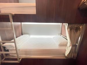 Ein Bett oder Betten in einem Zimmer der Unterkunft Comfort Zone Hostel @ Tha Pae