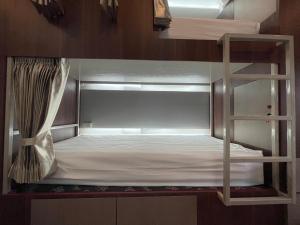 Ein Bett oder Betten in einem Zimmer der Unterkunft Comfort Zone Hostel @ Tha Pae