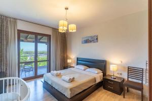 Postel nebo postele na pokoji v ubytování Sani Breeze by halu!