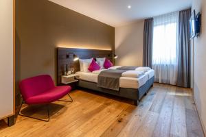 Postel nebo postele na pokoji v ubytování Müller! Das Weingut & Weinhotel + 11 fotografií