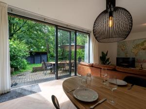 Κήπος έξω από το Holiday Home in Zelhem with Hot Tub & Forest