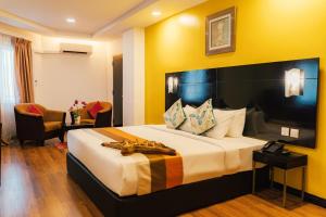Postel nebo postele na pokoji v ubytování Hotel Sentral Riverview Melaka