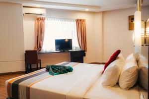 Postel nebo postele na pokoji v ubytování Hotel Sentral Riverview Melaka