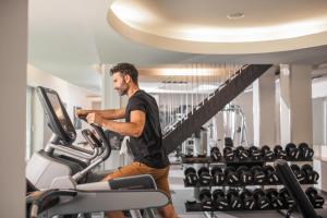 a man on a treadmill in a gym at Das Schloss an der Eisenstrasse in Waidhofen an der Ybbs