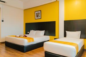 Postel nebo postele na pokoji v ubytování Hotel Sentral Riverview Melaka