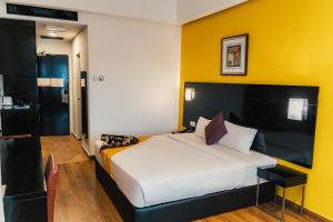 Postel nebo postele na pokoji v ubytování Hotel Sentral Riverview Melaka