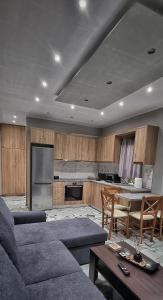 Kuchyň nebo kuchyňský kout v ubytování Mimarxos Luxury Apartments