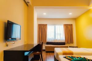 Postel nebo postele na pokoji v ubytování Hotel Sentral Riverview Melaka