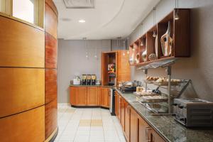 A kitchen or kitchenette at SpringHill Suites Knoxville At Turkey Creek