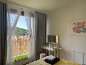 Fotografia z galérie ubytovania Bergson Top - Appart 80m2, 2 grandes chambres, entièrement rénovée et équipée, lumineux, WIFI, balcon, calme, vue imprenable v destinácii Saint-Étienne