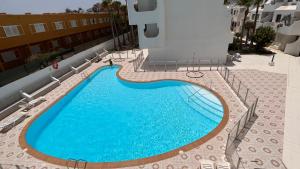 an overhead view of a swimming pool on a building at Clarissa Apartment in Costa de Antigua