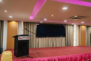 TV a/nebo společenská místnost v ubytování Hotel Sentral Riverview Melaka