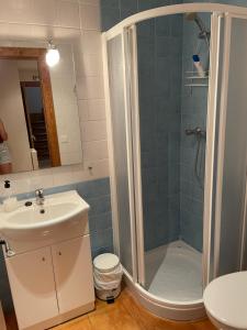 Koupelna v ubytování Alojamientos Turísticos Casco Antiguo + 73 fotografií