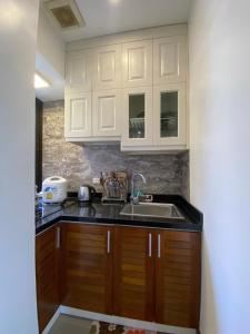 A kitchen or kitchenette at Hi.Home House near Lake