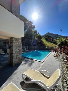 Bazén v ubytovaní Escapade cosy vu montagne Près des pistes 1800 WIFI - 6 personnes alebo v jeho blízkosti