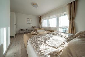 En eller flere senge i et værelse på Sunny Beach Villa