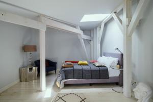 מיטה או מיטות בחדר ב-Weinberg.5