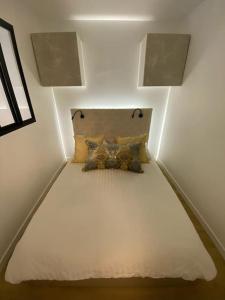 a small room with a bed in the corner at Le studio de Manon in Carquefou