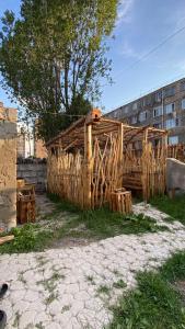 een houten hek voor een gebouw bij Sevan Hotel in Sevan