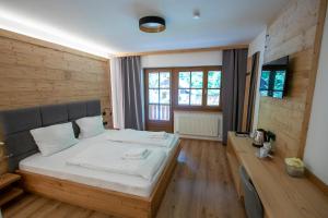 Postel nebo postele na pokoji v ubytování Sporthotel Dachstein West