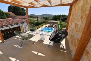 Bazén v ubytovaní Stone villa with pool alebo v jeho blízkosti