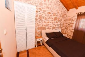 Posteľ alebo postele v izbe v ubytovaní Stone villa with pool