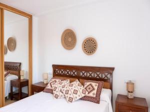 Ένα ή περισσότερα κρεβάτια σε δωμάτιο στο LANZADA HOLIDAYS
