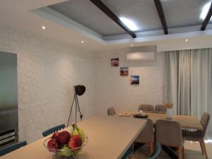 a dining room with a table with a bowl of fruit at Villa Gusta in Thólos
