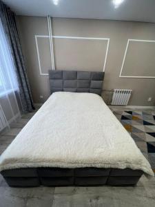 Postel nebo postele na pokoji v ubytování Квартира 1.5