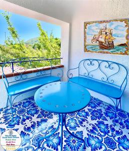 a room with two blue chairs and a table at AMALFI ROOM ~ Camera indipendente con Bagno interno per Max 3/4 Persone in Palinuro
