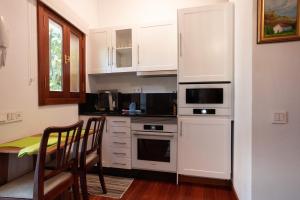 Kuchyň nebo kuchyňský kout v ubytování Junior Suite “El Estanco 14