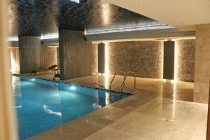 a swimming pool in a building with a lobby at Benesta Taksim No.8 in Istanbul