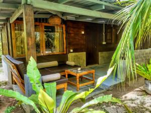 Aed väljaspool majutusasutust Neem Jay Beach Resort