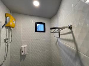 Ein Badezimmer in der Unterkunft Comfort Zone Hostel @ Tha Pae