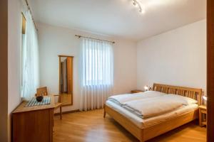 Tempat tidur dalam kamar di Annenhof Apt Spatz in der Hand