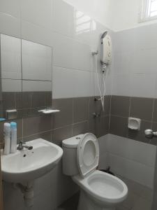 a bathroom with a toilet and a sink at Bushra Guest House, Batu Pahat in Batu Pahat