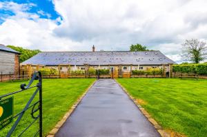 a driveway leading to a house with a fence at Tranquil 1-bed barn in Beeston by 53 Degrees Property, ideal for Couples & Friends, Great Location - Sleeps 2 in Beeston