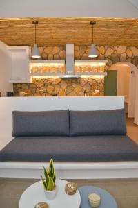 Gallery image of Mylopetra Milos Suites in Tripití