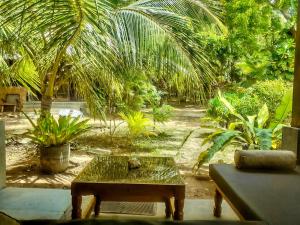 Aed väljaspool majutusasutust Neem Jay Beach Resort