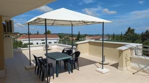 A balcony or terrace at Casa Torre Palomba (Castel del Monte-Trani)