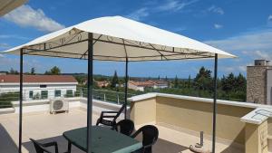 A balcony or terrace at Casa Torre Palomba (Castel del Monte-Trani)