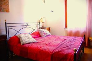 Ein Bett oder Betten in einem Zimmer der Unterkunft Casa Patrizia, Bagni di Lucca